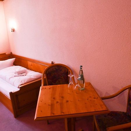 Hotel Gaestehaus Linde 모른샤임 외부 사진