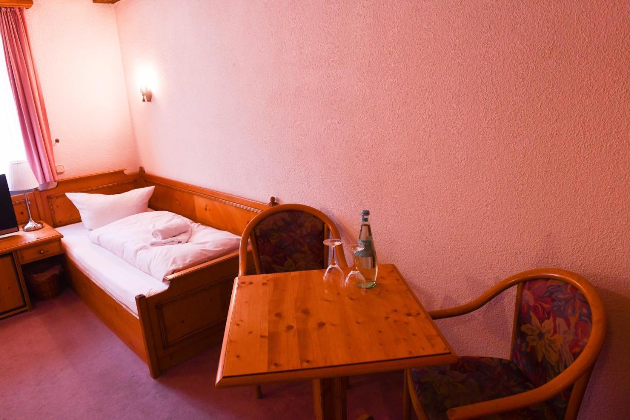 Hotel Gaestehaus Linde 모른샤임 외부 사진