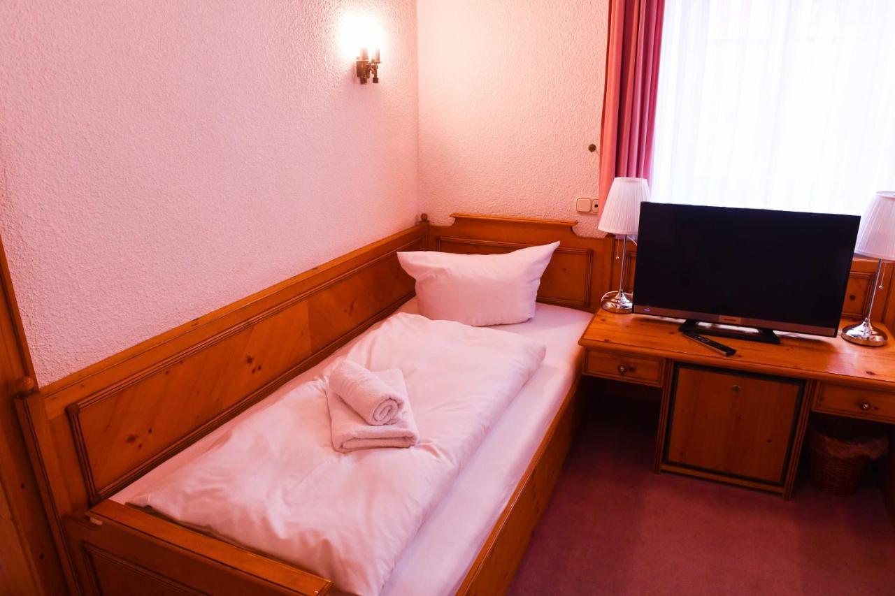 Hotel Gaestehaus Linde 모른샤임 외부 사진